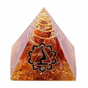 Orgonit pyramida s karneolem malá - 3 x 3,2 cm